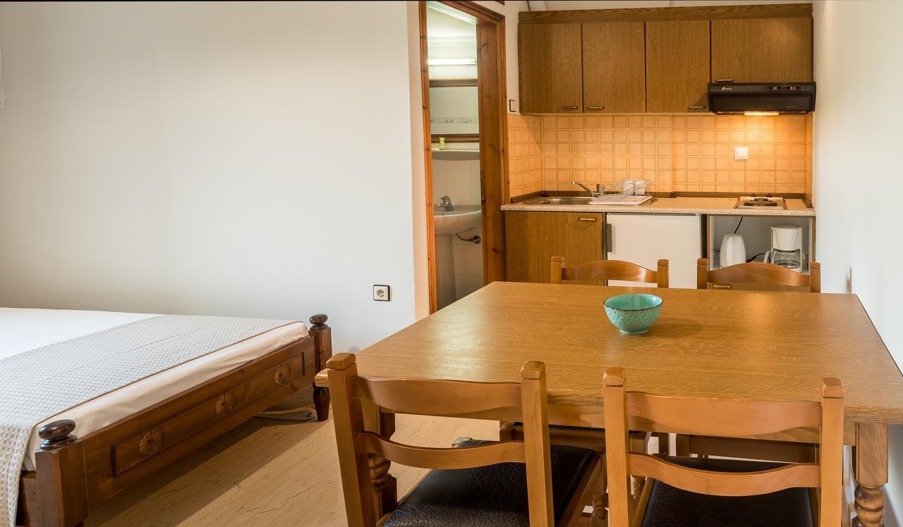 Merabello Apartments Agia Marina エクステリア 写真